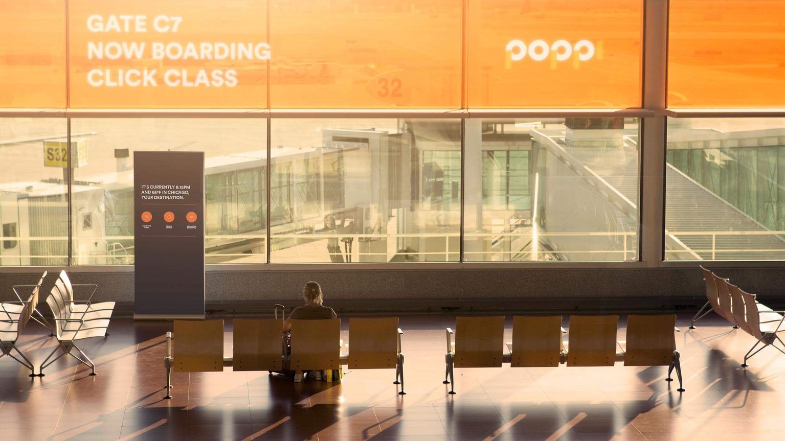 Connected gate experience in airport with digital signage